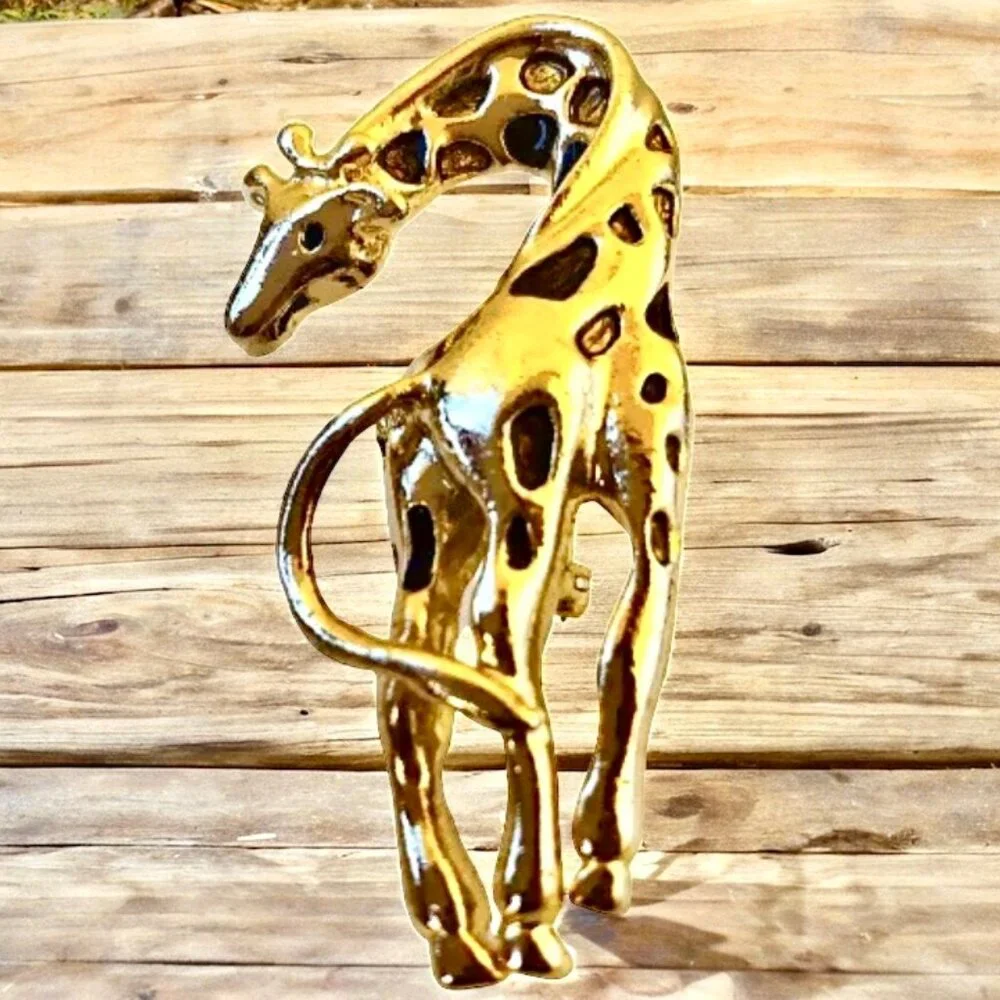 GIRAFFE Goldtone Pin Brooch with Inlaid Brown Stones Fashion Jewelry